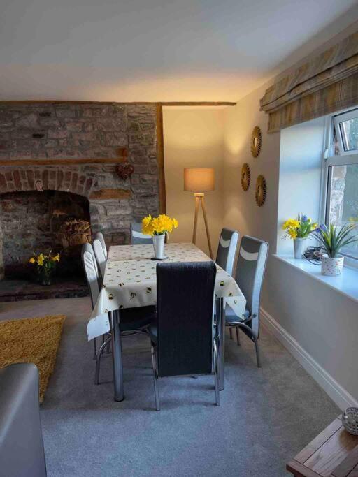 Yew Tree Cottage, 3 Bedroom, 4 Church Row Defynnog Devynock Ngoại thất bức ảnh